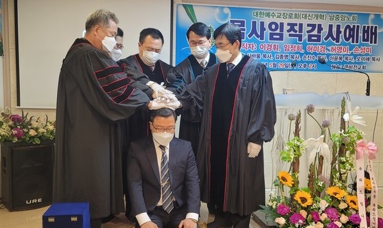 2021년 봄노회 2차 목사안수및 임직식이 안양 큰 비젼교회 본당에서 있었습니다~~^^